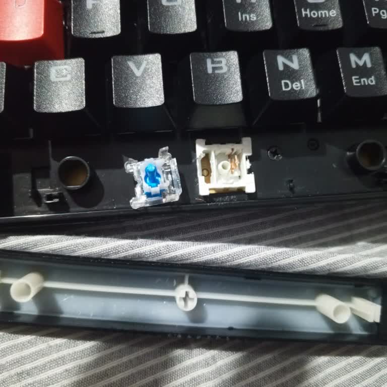 Garanti Sonrası Klavye Hasarlı Boşluk Tuşu Çalışmaz Ve Kutu Hasar Görmüş