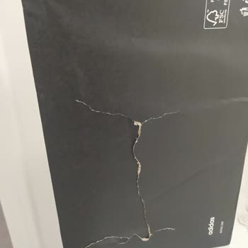 Adidas Krampon Kutusundaki Hasar Ve Hepsijet Teslimat Şikayetim