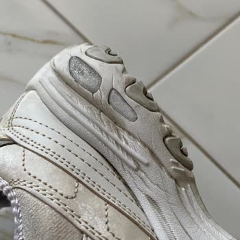 Skechers D’Lites Ayakkabısında Hızlı Kumaş Dökülmesi Ve Taban Çökmesi: Değişim Ve İade Talebi