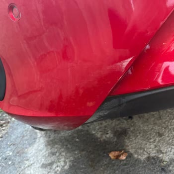 Yemeksepeti Kuryesi Arkadan Çarpıp Kaçtı Araçta Boya Hasarı