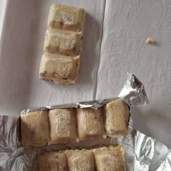 Nestle Baklava Kare Çikolatası Aşırı Yağlı Ve Beyazlamış