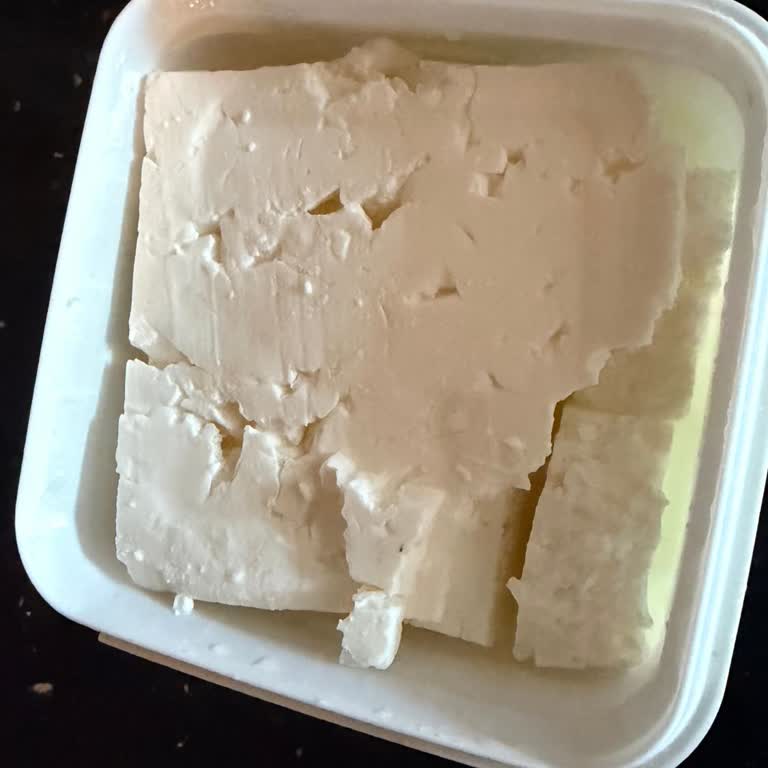 Sütaş Beyaz Peyniri Yoğun Koku Ve Ekşi Tat: Bozulmuş Ürün Şikayeti