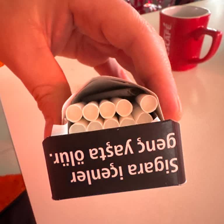 Parliament Sigara Paketinde Ezilmiş Ve Kırık Sigara: Güven Sorunu