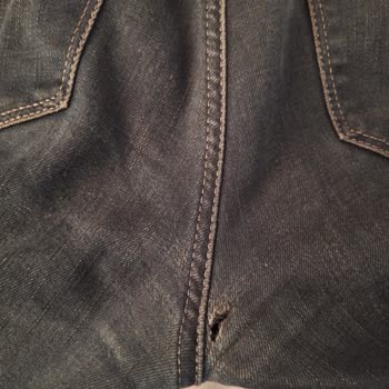 Mavi Kot Pantolon Üç Ayda Yırtıldı