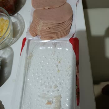 Lezita Piliç Salamında Beklenmedik Yabancı Madde