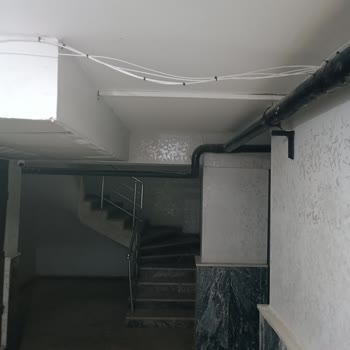 Kapalı Alanda Gereksiz Kablolama Ve İlgili Kişi Yokluğu