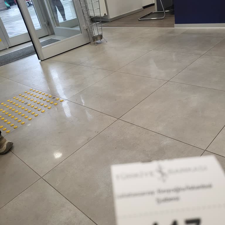 ATM Çalışmıyor, Personel Kaba Ve Yavaş