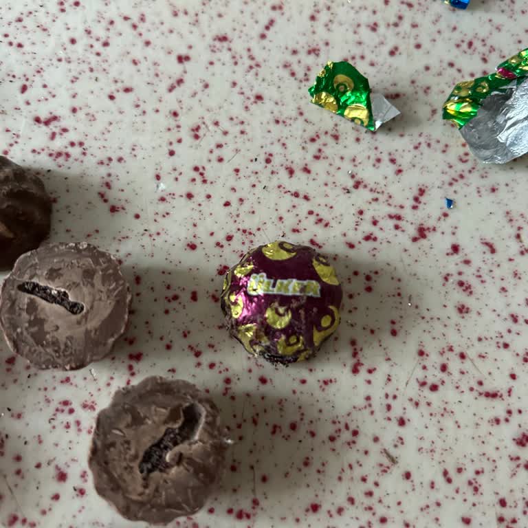 Ülker Çikolatin Paketi İçinde Kurt Çıktı