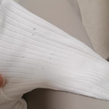 Üretim Hatası Olarak Görülen Yeni Bebek Takımında Delikler Ve Değişim Reddi