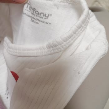 Üretim Hatası Olarak Görülen Yeni Bebek Takımında Delikler Ve Değişim Reddi