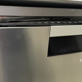 Temizlenmeyen Bulaşıklar Ve Yanlış Montaj Sorunu Nedeniyle Değişim Talebi