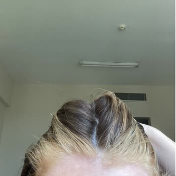 Rıza Demir Bayan Kuaför Turuncu Saç Rengi ve Kaba Kuaför Davranışı Nedeniyle İade Talebi