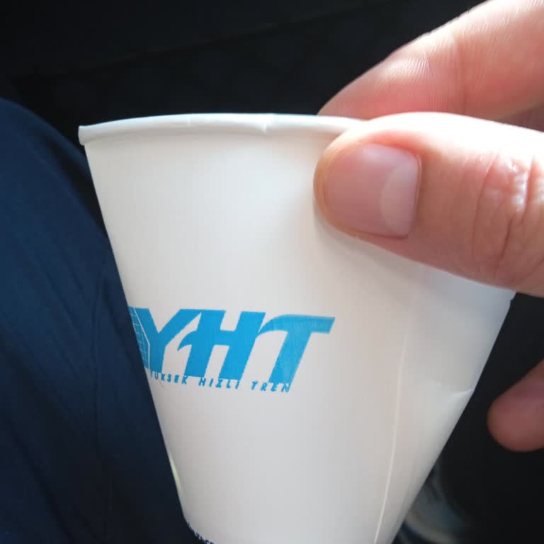 YHT Kafeteryasında Kapaksız Ve Düşük Kaliteli Kahve, Yolcu Memnuniyetini Zedeliyor