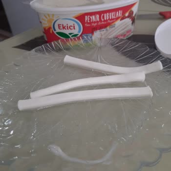 Ekici Peynir Çubukları'nda Şeffaf Yabancı Cisimler Ve Gıda Güvenliği Endişesi