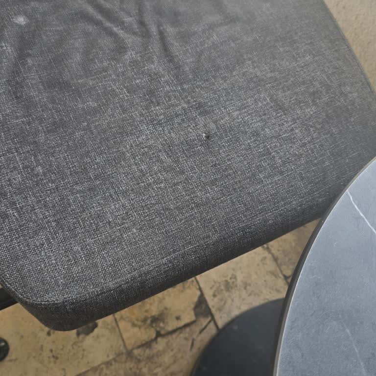 Nevada Cafe Esenyurt Şubesinde İkinci Kat Koltuklarının Hijyen Sorunu