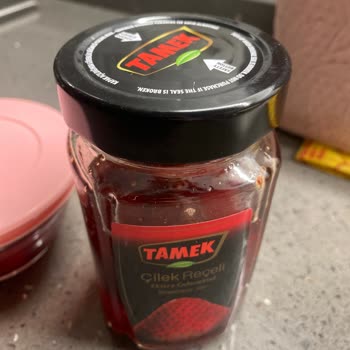 Tamek Çilek Reçelinde Sinek Bulunması Müşteri Güvenini Sarsıyor