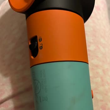 Dyson Airstrait Kutu Lekeleri Kullanıcı Hatası Olarak Değerlendirildiği İçin Değişim Talebi