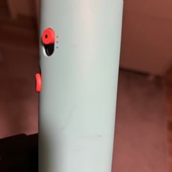 Dyson Airstrait Kutu Lekeleri Kullanıcı Hatası Olarak Değerlendirildiği İçin Değişim Talebi