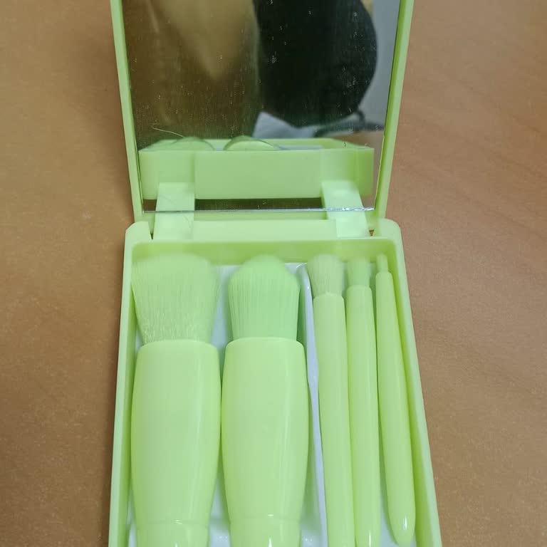 Eksik Fırça Seti Ve Yanlış Renkli Makyaj Seti İçin Hızlı Çözüm Talebi