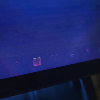 Orta Konsol Ekranındaki Ölü Piksel Ve Panoramik Cam Tavan Çatlağına Garanti İhlali