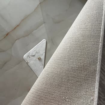 Halı Tut Kaydırmaz Pedlerde Yapışkan Kısımları Hızla Bozuldu Ve Uzun Ömür Vaadi Boş Çıktı