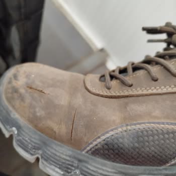 Garanti Kapsamındaki İş Ayakkabısında Çatlama Ve Su Girişi, Satıcıdan Yanıt Yok