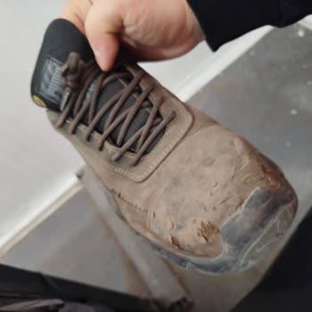 Garanti Kapsamındaki İş Ayakkabısında Çatlama Ve Su Girişi, Satıcıdan Yanıt Yok