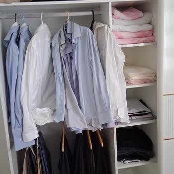 Modalife Cebeci Şubesinde Dar Ve Kısa Gardırop Bölmeleri Gömlek Ve Takım Elbiseyi Asmayı Engelliyor