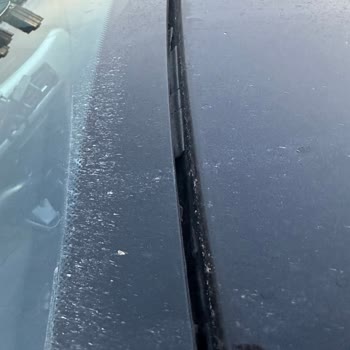 BMW 320d Ön Cam Fitil Ve Plastik Aksamların Kronik Bozulması Ücretsiz Parça Değişimi Talebi