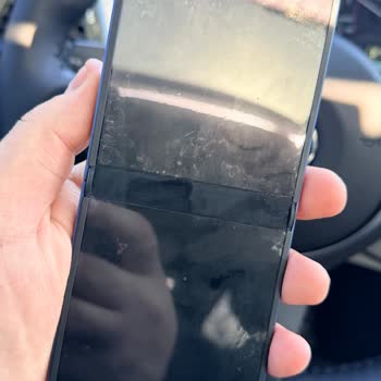 Doruk İletişim Turkcell Bayisinde Kaplama İşlemi Kalitesiz Ve Çabuk Soyuldu