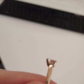 Pırlanta Yüzükte Büyük Siyah Leke Ve Mağaza Normal Diyor