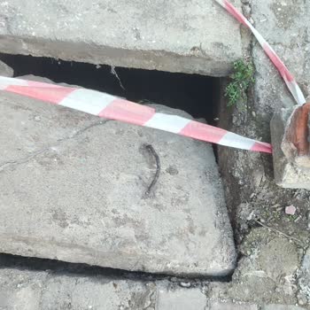 Bursa Gemlik'te Kırık Rögar Kapağı Ve Su Birikimi Sorunu Yetkili Tarafından Reddedildi