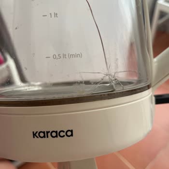 Karaca Züccaciye Çay Makinesinin Alt Kısmının Bir Anda Çatladığını Fark Ettim