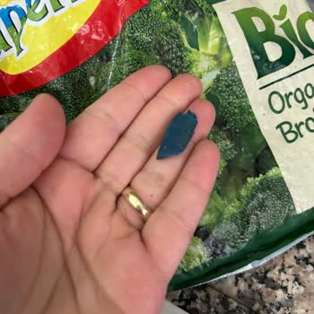 Dondurulmuş Brokoli İçinde Plastik Parça Tespiti Gıda Güvenliği Endişesi