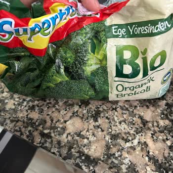 Dondurulmuş Brokoli İçinde Plastik Parça Tespiti Gıda Güvenliği Endişesi