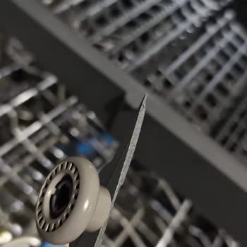 Kırık Bulaşık Makinesi Değişimi Gecikiyor