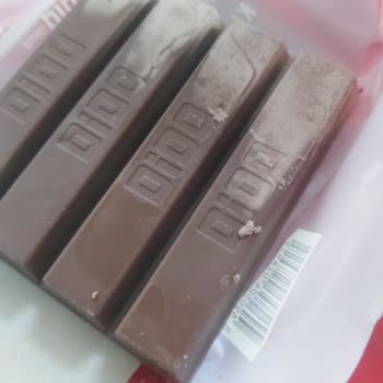 Şok Market Ülker Dido Çikolatasındaki Renk Değişikliği Ve Delikler