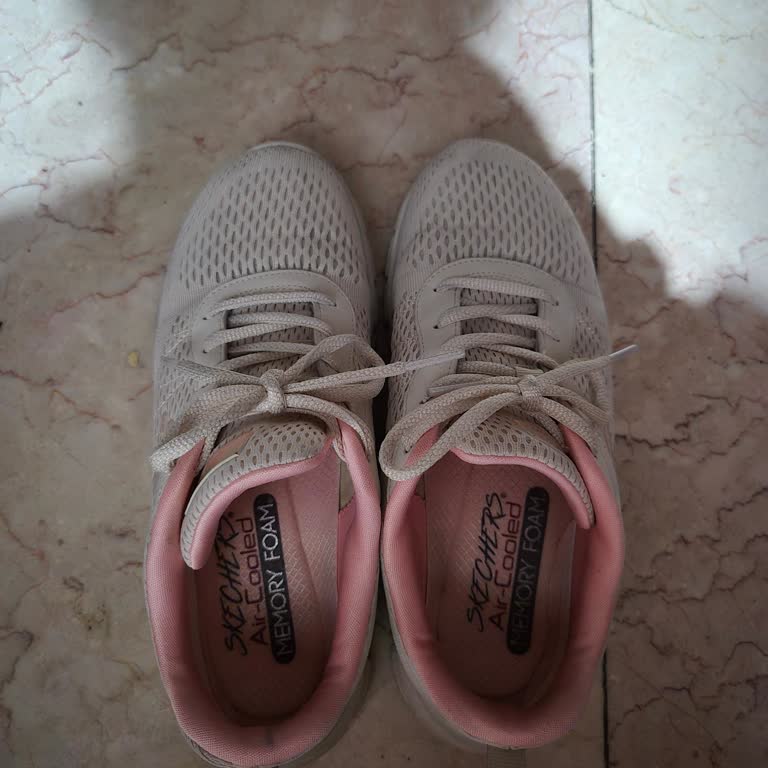 Skechers Track Sol Sneaker’da Ayak Çukuruma Baskı Yapması Nedeniyle Değişim Talebi