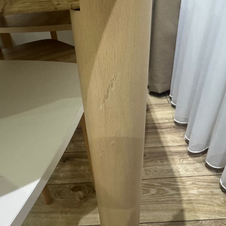 Bohem Yemek Odası Masasının Çatlak Ayağı İçin Ücretsiz Değişim Talebi
