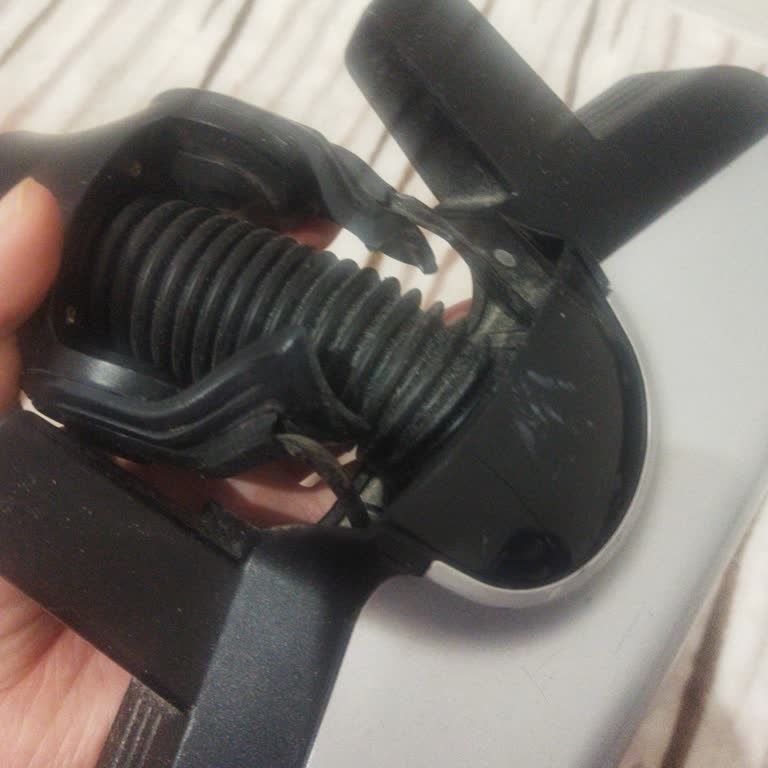 Bosch Dikey Süpürge Başlığı Normal Kullanımda Kırıldı; Dayanıklılık Sorunu Mağduriyet Yaratıyor