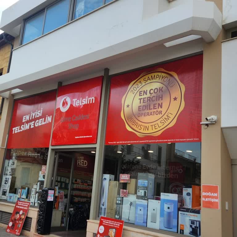 Girne Caddesi Vodafone Şubesinde Çalışanın Saygısız Ve Küçümseyici Tavırları