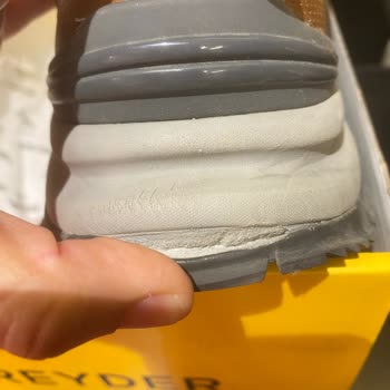 Su Geçirmez Botta Taban Açıldı, Yalnızca Yapıştırma İle Geri Gönderildi