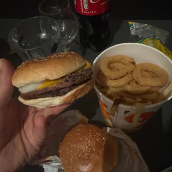 Burger King Çankaya Şubesinde Paket Servis Siparişinde Kalitesiz Hamburger Ve Yanmış Patates