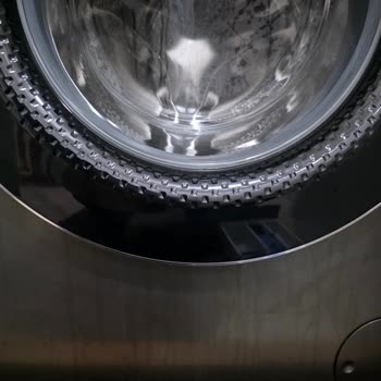 Arçelik Çamaşır Makinesinde Sürekli Renk Değişimi ve Siyah Lekeler