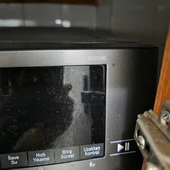 Arçelik Çamaşır Makinesinde Sürekli Renk Değişimi ve Siyah Lekeler