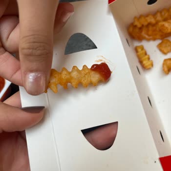 Arby's Şubesinde Hijyen İhlali Ve Eksik Burger Nedeniyle İade Talebi