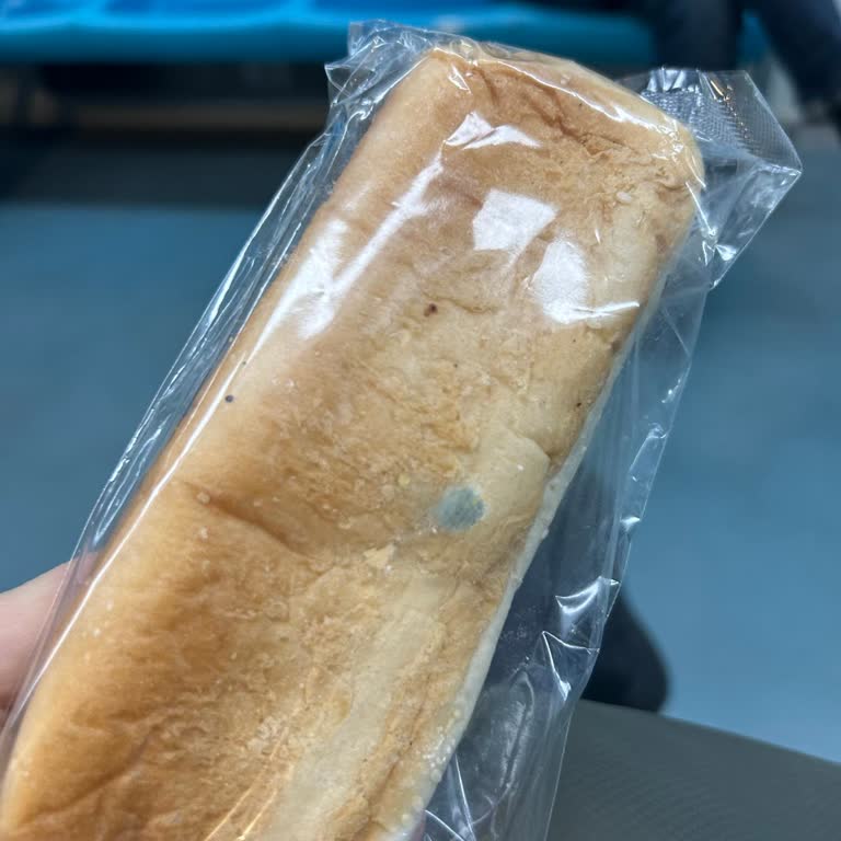 Marmara Otomatı Sandviçinde Küflü Ekmek, İade Talep Edildi