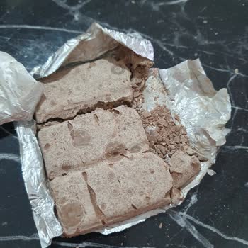 Nestle Bademli Sütlü Çikolata Ambalajı Ve İçeriği Uyumsuz