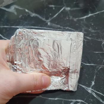 Nestle Bademli Sütlü Çikolata Ambalajı Ve İçeriği Uyumsuz