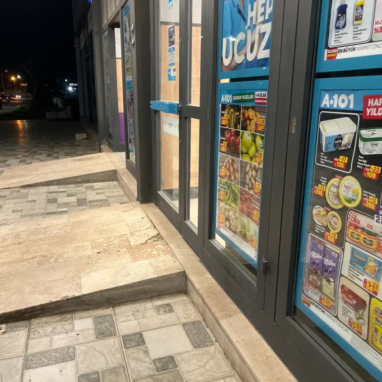 A101 Şubesi Kapanış Saatini Erken Uygulayarak Müşterileri İçeri Almadı